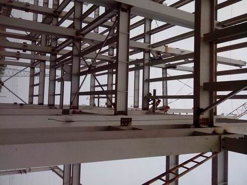 廠房?jī)?nèi)部